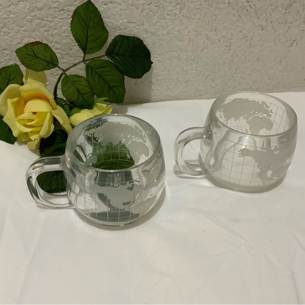 Set of 2 Vintage Nestle Nescafe World Map Globe Etched Glasses Mug Coffee Cups